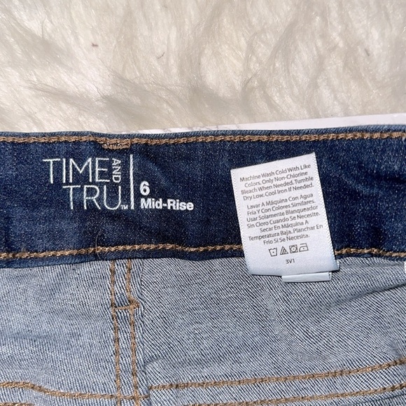 Time and Tru Dark Blue Denim Shorts size 6 mid rise - Picture 4 of 6